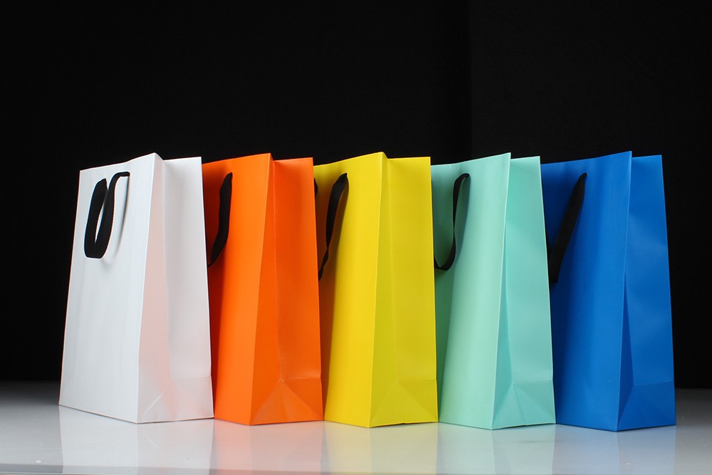 中號(hào)簡約型白卡紙袋