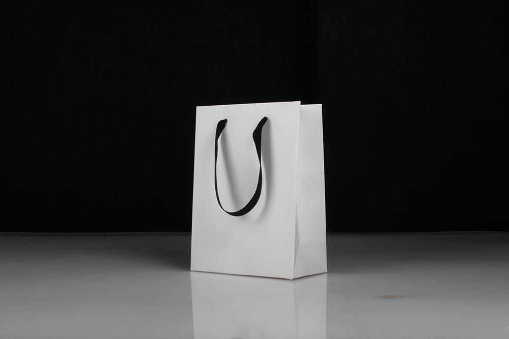 精美豎版禮品白卡紙袋 精美豎版禮品白卡紙袋