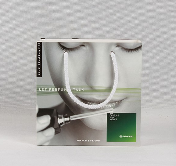 禮品紙袋設(shè)計(jì)定制，對(duì)于禮品贈(zèng)送有什么好處？